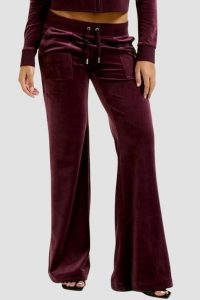 JUICY COUTURE Śliwkowe spodnie dresowe damskie Layla Low Rise, Rozmiar M. Fioletowe spodnie dresowe Juicy Couture, m, bez wzorów, z dresówki. W wyprzedaży za 289,99 zł.