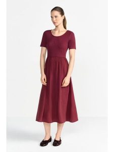 Rich & Royal Sukienka w kolorze czerwonym rozmiar: XS. Czerwone sukienki Rich & Royal, xs, bez wzorów, bez kołnierzyka, bez ramiączek, midi. Za 244,95 zł.
