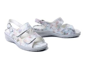 WALDLAUFER 811016 306 299 Merle multi silber, sandały damskie. Szare sandały Waldlaufer, bez wzorów, bez obcasa, bez zapięcia. Za 420,67 zł.