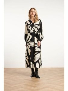 Smashed Lemon Sukienka w kolorze czarnym rozmiar: 3XL. Czarne sukienki Smashed Lemon, na co dzień, xl, bez wzorów, z tkaniny, bez kołnierzyka, bez ramiączek, maxi, proste. Za 143,99 zł.