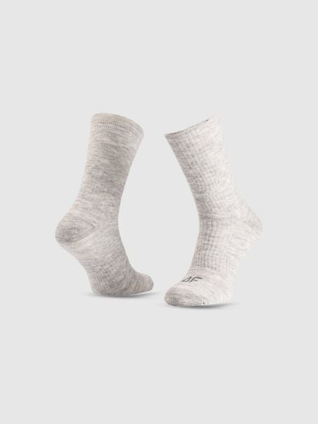 4F Skarpetki trekkingowe za kostkę damskie - szare 35-38. Szare skarpetki 4f, bez wzorów. W wyprzedaży za 39,99 zł.