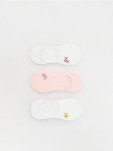 Skarpetki baleriny 3 pack - złamana biel. Skarpetki Reserved, bez wzorów. Za 39,99 zł.