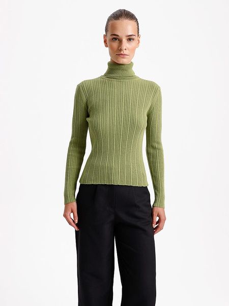 BGN Sweter w kolorze zielonym rozmiar: 38. Zielone golfy BGN, bez wzorów, z wełny. Za 79,21 zł.