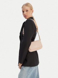 Emporio Armani Torebka EW000538 AF12036 M1332 Różowy. Czerwone torebki klasyczne Emporio Armani, bez wzorów, ze skóry, bez dodatków. Za 682,99 zł.