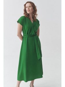TATUUM Sukienka "Wanessa" w kolorze zielonym rozmiar: 40. Zielone sukienki Tatuum, bez wzorów, z lyocellu, bez kołnierzyka, bez ramiączek, midi. Za 196,45 zł.