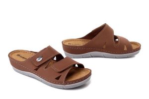 Inblu OE-1GU 021 camel, klapki damskie. Brązowe klapki Inblu, bez wzorów, ze skóry, bez obcasa, na koturnie. Za 125,90 zł.