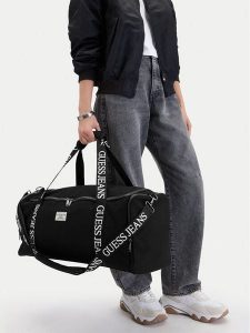 Guess Jeans Torba weekendowa CWBEO-GUESS-B-008-09 Czarny. Czarne torby podróżne i sportowe Guess Jeans, z aplikacjami, z jeansu. Za 299,99 zł.