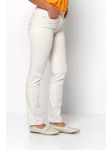 Relaxed by TONI Dżinsy - Slim fit - w kolorze białym rozmiar: W42. Białe jeansy Relaxed by TONI, bez wzorów, z podwyższonym stanem. Za 157,73 zł.