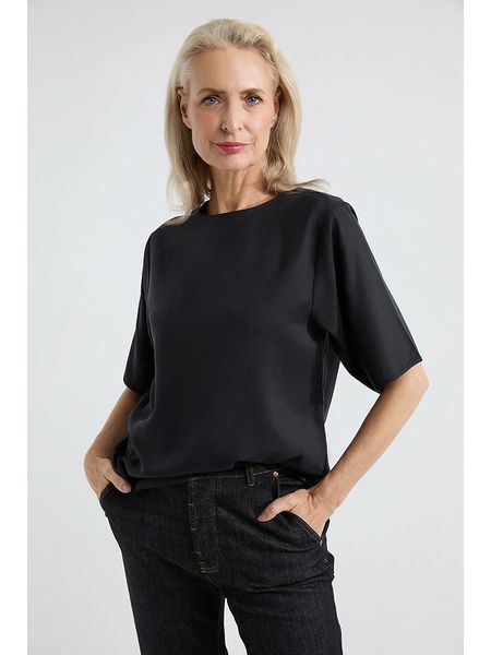Josephine & Co Bluzka "Ada" w kolorze czarnym rozmiar: 42. Czarne bluzki Josephine & Co, bez wzorów, bez kołnierzyka, bez ramiączek. Za 205,93 zł.