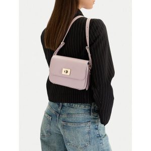 Torebka Nine West. Fioletowe torebki klasyczne Nine West, bez wzorów, bez dodatków. Za 199,99 zł.