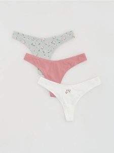 Bawełniane majtki stringi 3 pack - wielobarwny. Stringi Reserved, bez wzorów, z bawełny. Za 39,99 zł.