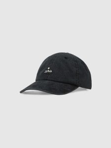 4F Czapka z daszkiem strapback damska - czarna Uniwersalny. Czarne czapki 4f, bez wzorów, z bawełny, sportowe. W wyprzedaży za 49,99 zł.