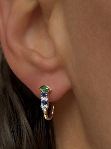 Les Petites Précieuses Pozłacane kolczyki-wkrętki z cyrkoniami rozmiar: onesize. Niebieskie kolczyki Les Petites Précieuses, z cyrkonią, pozłacane. Za 78,45 zł.