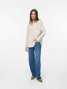 Vero Moda Koszula sztruksowa w kolorze kremowym rozmiar: XS. Brązowe koszule Vero Moda, xs, bez wzorów, ze sztruksu, bez kołnierzyka, bez ramiączek. Za 149,95 zł.