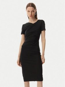 Rinascimento Sukienka koktajlowa CFC0129420003 Czarny Slim Fit. Czarne sukienki Rinascimento, l, bez wzorów, z syntetyku, wizytowe, bez kołnierzyka, bez ramiączek. Za 609,99 zł.