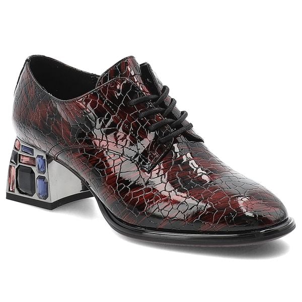 Bordowe Półbuty Artiker Stylowe Obuwie Damskie Na Eleganckim Obcasie. Czerwone półbuty ARTIKER, z aplikacjami, z lakierowanej skóry, bez obcasa, na obcasie, bez zapięcia. Za 254,99 zł.