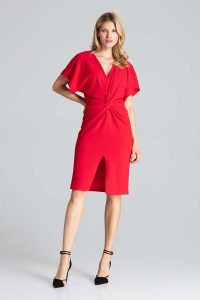 Czerwona Elegancka Sukienka Midi z Zakładanym Dekoltem. Czerwone sukienki Figl, l, bez wzorów, z elastanu, eleganckie, bez kołnierzyka, bez ramiączek, midi. Za 289,00 zł.