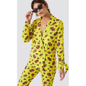 NA-KD Marynarka z nadrukiem i wiązaniem na rękawach - Multicolor,Yellow. Marynarki i żakiety marki NA-KD. W wyprzedaży za 72,88 zł.