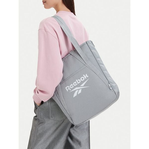 Torebka Reebok. Szare shopper bag Reebok, bez wzorów, bez dodatków. Za 129,99 zł.