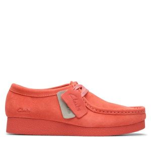 Półbuty Clarks. Pomarańczowe półbuty Clarks, bez wzorów, bez obcasa, na płaskiej podeszwie, bez zapięcia. Za 339,99 zł.