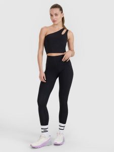 4F Legginsy treningowe szybkoschnące 4F x Anna Lewandowska - czarne M. Czarne legginsy 4f, bez wzorów, z dzianiny, z podwyższonym stanem. Za 149,99 zł.