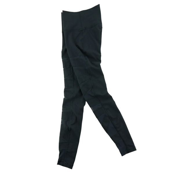 Second life - Lululemon legginsy damskie do jogi i na siłownię - Jak nowy. Czarne legginsy LULULEMON, bez wzorów, z materiału. Za 149,06 zł.