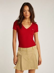 TOMMY JEANS Koszulka w kolorze czerwonym rozmiar: XL. Czerwone bluzki Tommy Jeans, xl, bez wzorów, z jeansu, bez kołnierzyka, bez ramiączek. Za 122,96 zł.