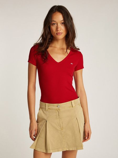 TOMMY JEANS Koszulka w kolorze czerwonym rozmiar: XL. Czerwone bluzki Tommy Jeans, xl, bez wzorów, z jeansu, bez kołnierzyka, bez ramiączek. Za 118,01 zł.