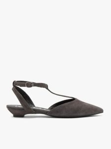 Ciemnobrązowe baleriny bez pięty T-bar. Brązowe balerinki Ryłko, bez wzorów, z gumy, bez obcasa, na płaskiej podeszwie, bez zapięcia. Za 399,99 zł.