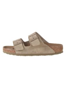 Birkenstock Skórzane klapki w kolorze khaki rozmiar: 39. Brązowe klapki Birkenstock, bez wzorów, z otwartym noskiem, bez obcasa. Za 384,95 zł.