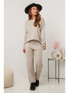 Soft Cashmere 2-częściowy zestaw w kolorze beżowym rozmiar: 38/40. Brązowe swetry oversize Soft Cashmere, bez wzorów, z kaszmiru, bez ramiączek. Za 176,91 zł.