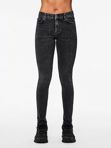 Pieces Dżinsy - Skinny fit - w kolorze antracytowym rozmiar: M/L30. Czarne jeansy Pieces, z aplikacjami, ze skóry. Za 61,46 zł.