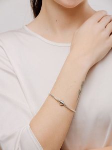 Pandora Srebrna bransoletka rozmiar: 20. Szare bransoletki Pandora, srebrne. Za 257,92 zł.