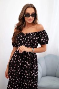 Sukienka damska maxi w kwiaty z bufkami czarna. Czarne sukienki Kesi Włoski, na co dzień, na lato, l, bez wzorów, z elastanu, wakacyjne, bez kołnierzyka, plus size, bez ramiączek, maxi, dopasowane. Za 196,55 zł.