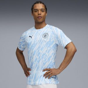 Koszulka piłkarska Puma Manchester City 25/26 przedmeczowa. Bluzki Puma, l, bez wzorów, z materiału, sportowe, bez kołnierzyka, bez ramiączek. Za 339,99 zł.