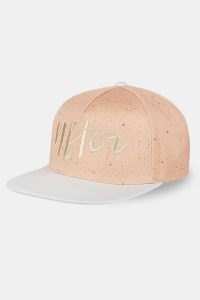 Czapka baseballowa dla dorosłych, model unisex – pastelowa. Czerwone czapki AFTER ESSENTIALS, bez wzorów, z poliesteru, eleganckie. Za 66,00 zł.
