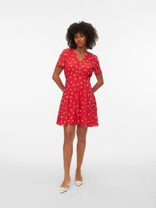 Vero Moda Sukienka w kolorze czerwono-białym rozmiar: M. Czerwone sukienki Vero Moda, na imprezę, m, bez wzorów, z wiskozy, klasyczne, bez kołnierzyka, bez ramiączek, mini. Za 120,79 zł.