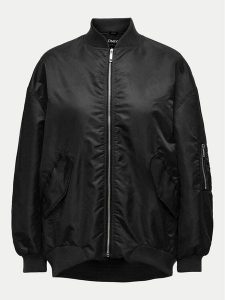 ONLY Kurtka bomber Mille 15322732 Czarny Oversize. Czarne kurtki ONLY, s, bez wzorów, z syntetyku, bez kaptura. Za 209,99 zł.