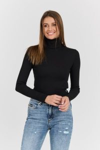 CALVIN KLEIN Czarny damski krótki golf. Czarne golfy Calvin Klein, bez wzorów, z bawełny. W wyprzedaży za 139,99 zł.