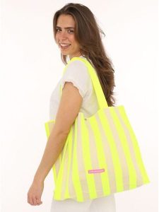Zwillingsherz Shopper bag w kolorze żółto-beżowym rozmiar: onesize. Brązowe shopper bag Zwillingsherz, bez wzorów, z materiału, na ramię, bez dodatków. Za 82,99 zł.