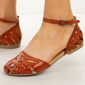 Brązowe skórzane sandały damskie Porronet 3100. Brązowe sandały Porronet, bez wzorów, z jeansu, bez obcasa, na płaskiej podeszwie, bez zapięcia. Za 299,00 zł.