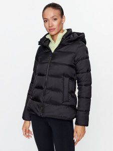 CMP Kurtka zimowa 33K3676 Czarny Regular Fit. Czarne kurtki CMP, na zimę, bez wzorów, z syntetyku, bez kaptura. Za 559,99 zł.