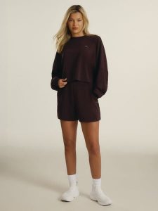 4F Spodenki z modalem damskie 4F x Anna Lewandowska - brązowe S. Brązowe szorty 4f, bez wzorów, z dresówki, biznesowe, z podwyższonym stanem. Za 129,99 zł.