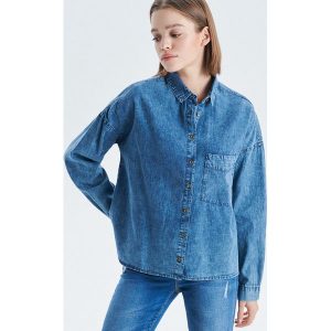 Denimowa koszula - Niebieski. Koszule marki Cropp. W wyprzedaży za 29,99 zł.
