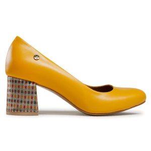 Czółenka Maciejka. Żółte czółenka Maciejka, bez wzorów, bez obcasa, bez zapięcia. Za 299,99 zł.