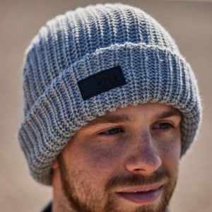 Czapka beanie. Szare czapki GILL, bez wzorów, z dzianiny. Za 148,30 zł.