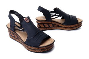 RIEKER 68175-14 blue, sandały damskie. Niebieskie sandały Rieker, bez wzorów, bez obcasa, na koturnie, bez zapięcia. Za 255,92 zł.