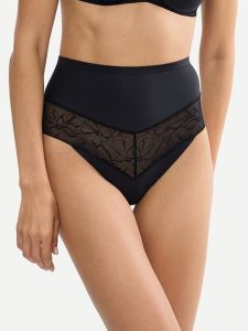 Triumph Stringi Comfort Contour 10226423 Czarny. Czarne stringi Triumph, bez wzorów, z syntetyku. Za 119,99 zł.