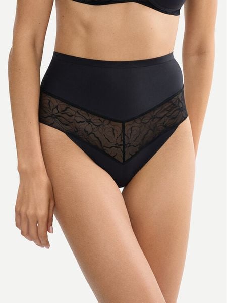 Triumph Stringi Comfort Contour 10226423 Czarny. Czarne stringi Triumph, bez wzorów, z syntetyku. Za 119,99 zł.