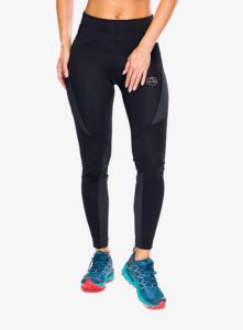 Legginsy biegowe damskie La Sportiva Triumph Tight Pant. Czarne legginsy La Sportiva, bez wzorów, z materiału. Za 379,49 zł.